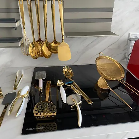 Modernes An Timmendorfer Promenade, 1. Reihe