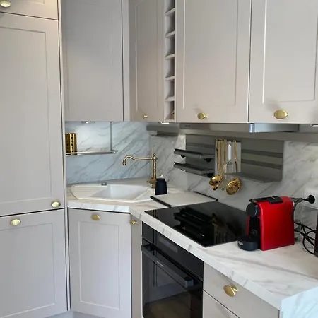 Modernes An Timmendorfer Promenade, 1. Reihe *