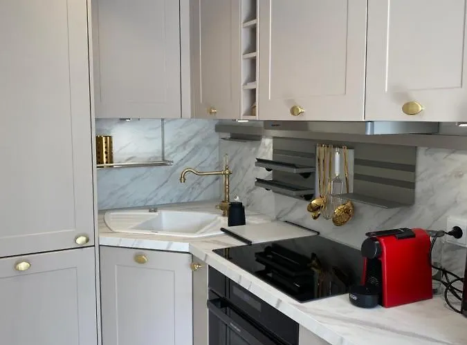 Modernes An Timmendorfer Promenade, 1. Reihe *