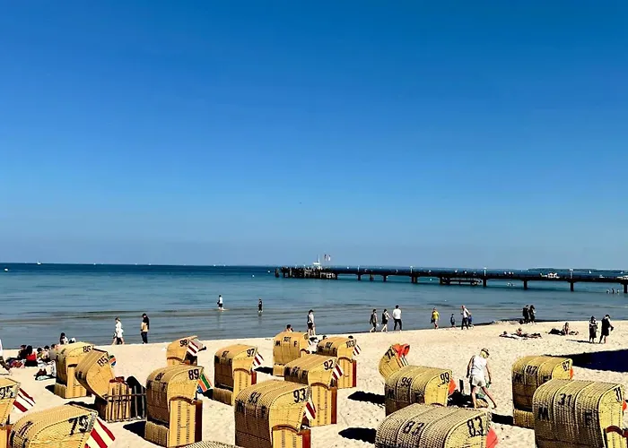 Modernes An Timmendorfer Promenade, 1. Reihe